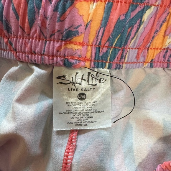 Women’s Salt Life pink printed athletic beach shorts Large - Picture 3 of 3